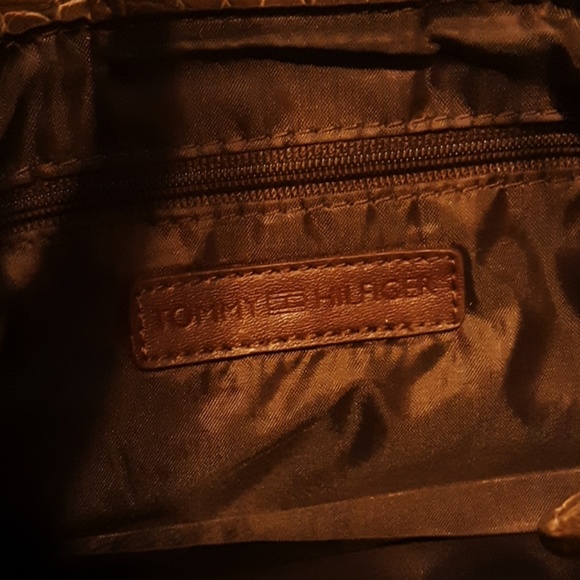 Tommy Hilfiger hangs bag - Picture 3 of 8